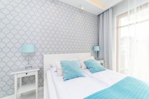 Postel nebo postele na pokoji v ubytování Bright - Neptun Park by OneApartments