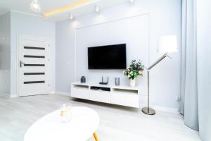TV a/nebo společenská místnost v ubytování Bright - Neptun Park by OneApartments