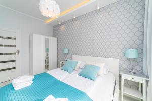 Postel nebo postele na pokoji v ubytování Bright - Neptun Park by OneApartments