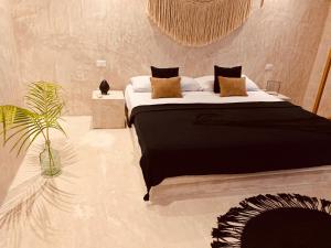 Apartments & Suites MADRE Holbox Self-Check IN客房内的一张或多张床位
