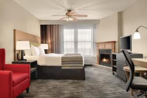 a hotel room with a bed and a fireplace at Country Inn & Suites by Radisson, Galena, IL in Galena