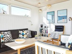 Et opholdsområde på Two-Bedroom Holiday home in Kalundborg 1