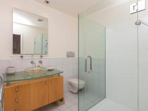 Ένα μπάνιο στο Ocean Escape - Omaha Holiday Home