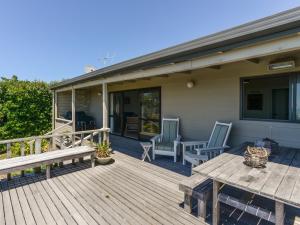 Gallery image of Bach 112 - Waimarama Holiday Home in Waimarama