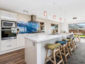 O bucătărie sau chicinetă la Pisa View Paradise - Cromwell Holiday Home