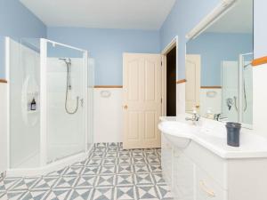 Ένα μπάνιο στο Kawarau Bay View - Cromwell Holiday Home +13 φωτογραφίες