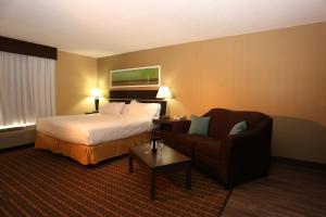 Gallery image of Holiday Inn Express Hotel & Suites Vernon, an IHG Hotel in Vernon