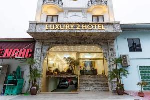 a store front of a building with a sign that reads luxury hotel at TỪ SƠN LUXURY 2 HOTEL in Ðại Dính