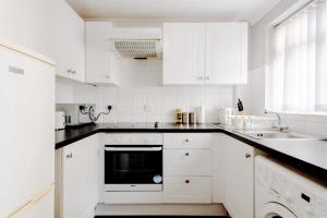 A kitchen or kitchenette at Eagle Drive