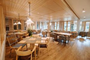 Ein Restaurant oder anderes Speiselokal in der Unterkunft Khaolak Merlin Resort 