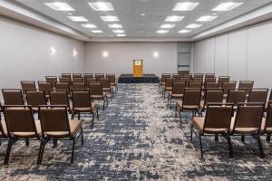 Holiday Inn Denver East by IHG商务区和/或会议室