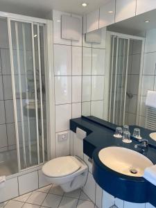 Vannituba majutusasutuses Mirage City Hotel Stuttgart Zentrum