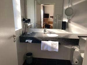 Vannituba majutusasutuses Mirage City Hotel Stuttgart Zentrum