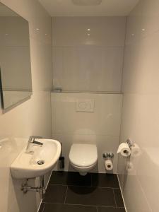 Vannituba majutusasutuses Mirage City Hotel Stuttgart Zentrum