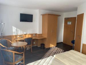 Televiisor ja/või meelelahutuskeskus majutusasutuses Mirage City Hotel Stuttgart Zentrum