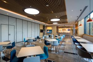 Posezení v ubytování Holiday Inn Express Shanghai Kangqiao by IHG