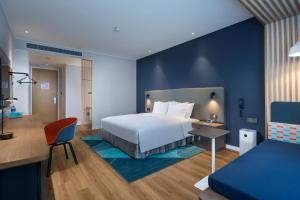 Postel nebo postele na pokoji v ubytování Holiday Inn Express Shanghai Kangqiao by IHG + 37 fotografií