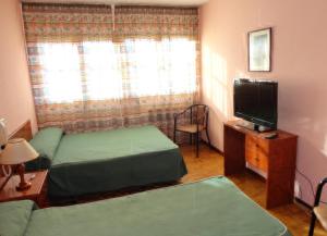 En eller flere senge i et værelse på Hotel Can-Vic