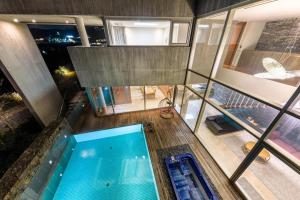 an overhead view of a swimming pool in a house at Bayhill Pool & Villa in Seogwipo