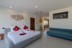 Postel nebo postele na pokoji v ubytování Samui Caledon Villa 1 + 19 fotografií