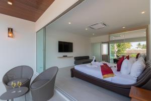 TV a/nebo společenská místnost v ubytování Samui Caledon Villa 1