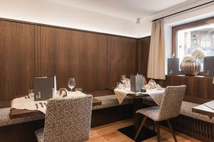 Restauracja lub miejsce do jedzenia w obiekcie Hotel Silvretta - im Sommer INKLUSIVE Super-Sommer-Card