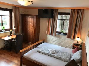 Postel nebo postele na pokoji v ubytování Landhotel Lindenhof + 27 fotografií