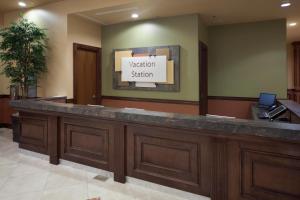 Lobbyen eller receptionen på Holiday Inn Club Vacations at Desert Club Resort, an IHG Hotel