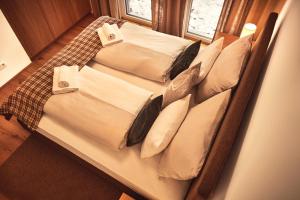 A bed or beds in a room at Adler Lodge D3 by AA Holiday Homes