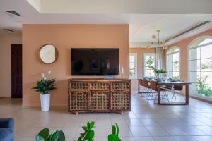A television and/or entertainment center at Frank Porter - Arabian Ranches