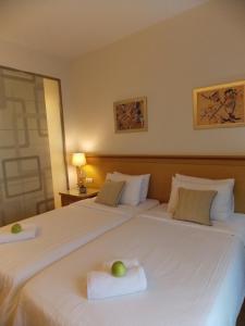 Un pat sau paturi într-o cameră la Hotel Alexandros