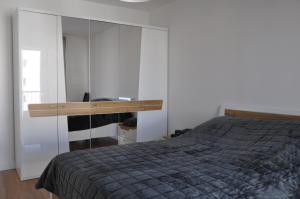 Posteľ alebo postele v izbe v ubytovaní WROCLOVE_NET APARTMENTS