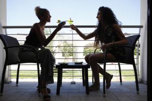 Nápoje v ubytování La Casarana Wellness Ecoresort