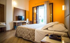 Postel nebo postele na pokoji v ubytování La Casarana Wellness Ecoresort