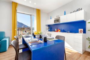 Η κουζίνα ή μικρή κουζίνα στο Shabby Chic Seaview Apartments
