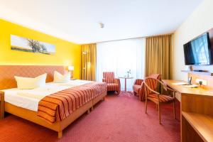 Postel nebo postele na pokoji v ubytování Centralhotel Binz
