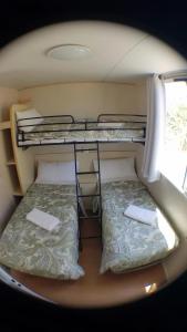 Двухъярусная кровать или двухъярусные кровати в номере The Farm Tiny House - Tiny Casa