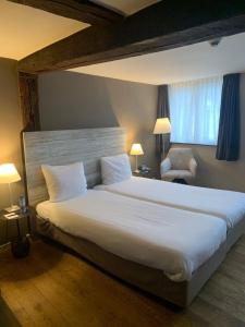 Postel nebo postele na pokoji v ubytování Hotel Au Quartier