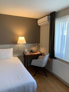 Postel nebo postele na pokoji v ubytování Hotel Au Quartier