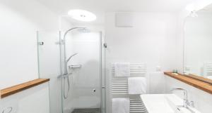 Koupelna v ubytování Hotel Engel - Lindauer Bier und Weinstube + 21 fotografií