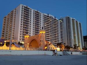 Photo de la galerie de l'établissement Beachfront Bliss at Ocean Walk Resort - Unit 1701, à Daytona Beach