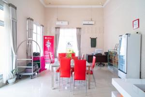 Gallery image of RedDoorz @ Jalan Pendidikan Mataram in Tanjungkarang