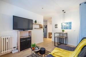 a living room with a large flat screen tv at T2 Plage Catalans-Vieux port in Marseille