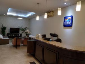 a bar in a dental office with a sign on the wall at Almasty Hotel in Chapecó