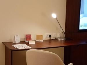 TV a/nebo společenská místnost v ubytování Khabti Grand Hotel