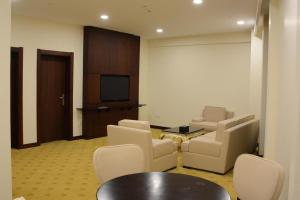 Posezení v ubytování Khabti Grand Hotel