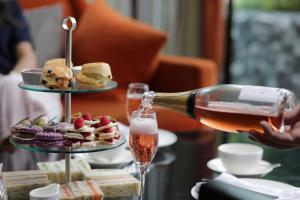 a person is pouring a glass of wine at The Runnymede on Thames in Egham