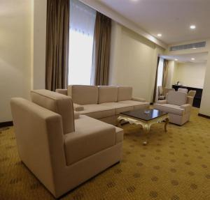 Posezení v ubytování Khabti Grand Hotel