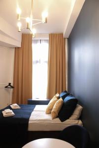 Posteľ alebo postele v izbe v ubytovaní EURO-ROOM