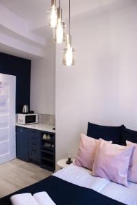 Kuchyňa alebo kuchynka v ubytovaní EURO-ROOM